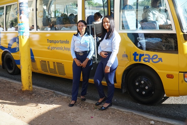 Llega el transporte escolar a nueve sectores de Santo Domingo Este ...
